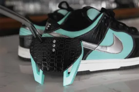 A18 Golf Is Dropping A Putter Inspired By The Diamond Supply x Nike SB Dunk Low