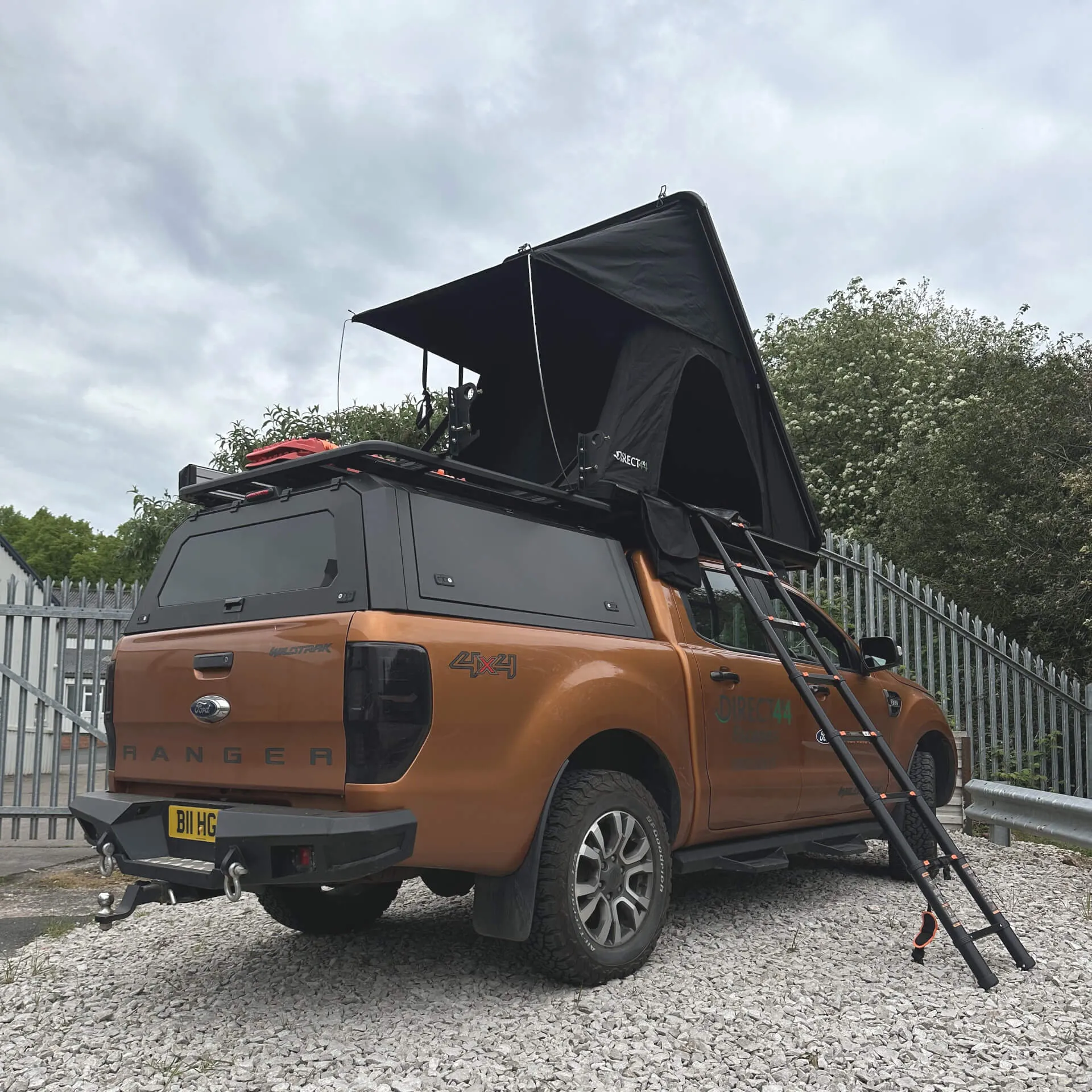 Black Expedition 2 Person Rooftop Tent - Aluminium Clamshell Design