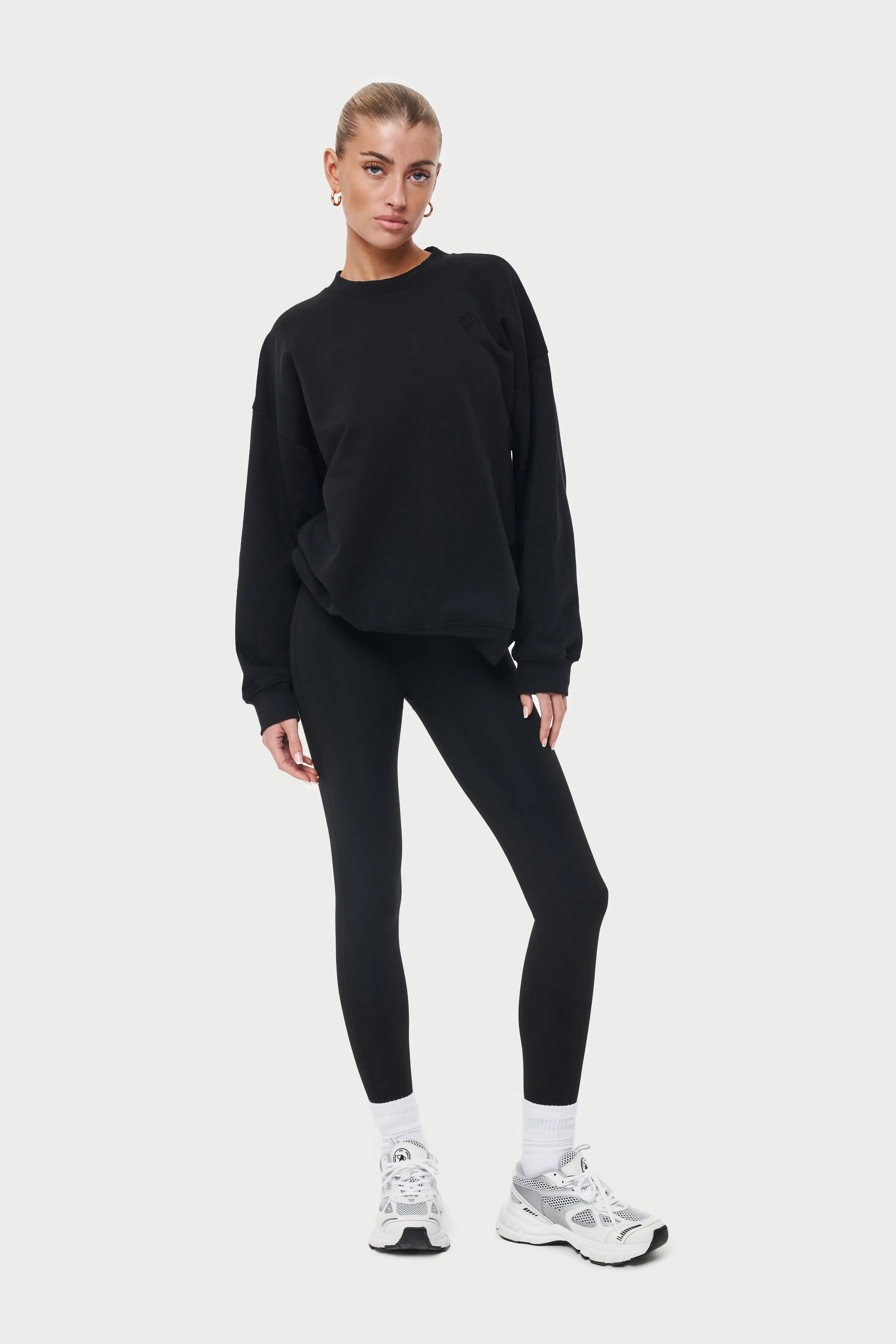 EMBLEM OVERSIZED SWEATSHIRT - BLACK