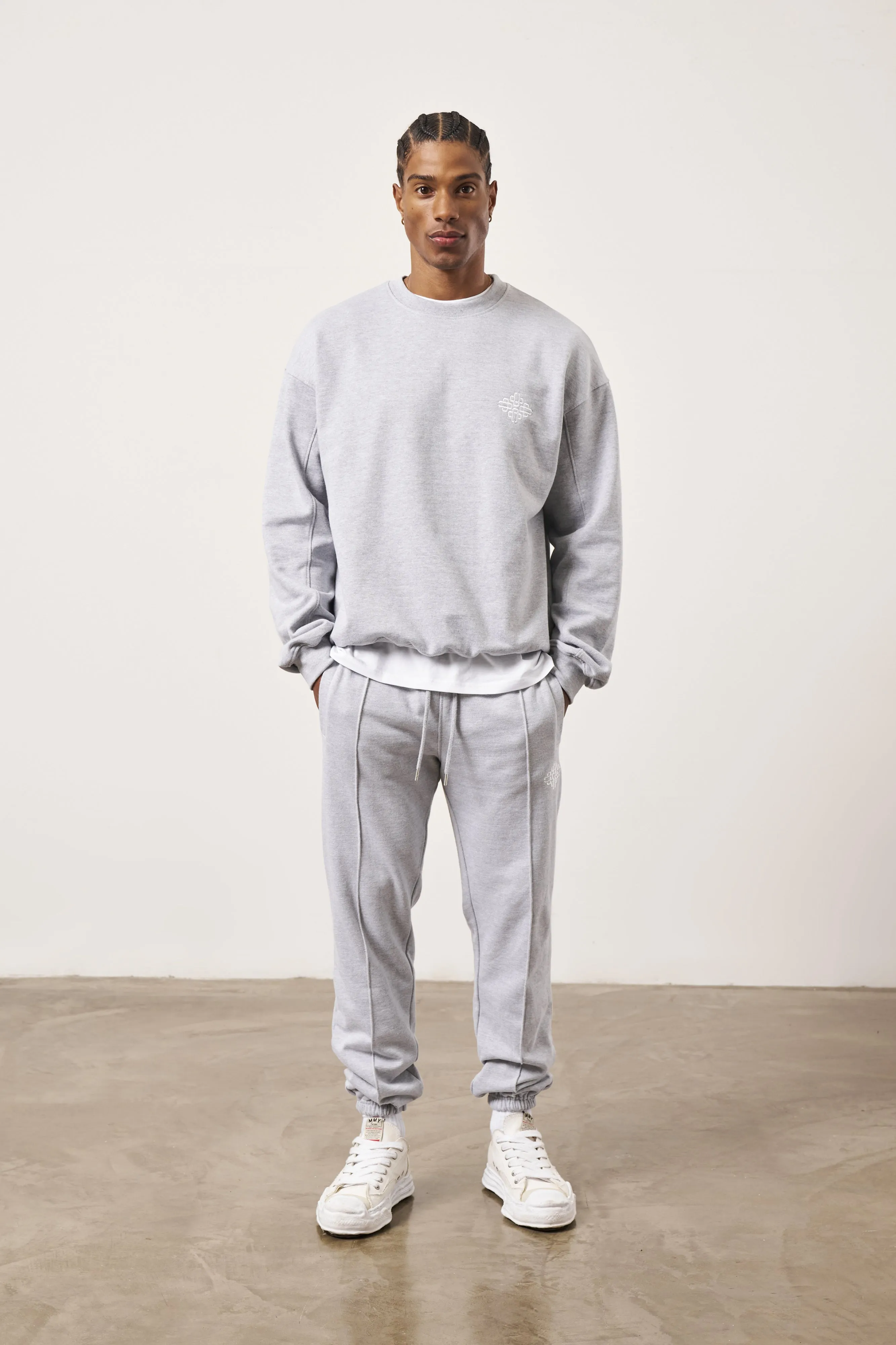 EMBROIDERY EMBLEM SWEATSHIRT - GREY MARL