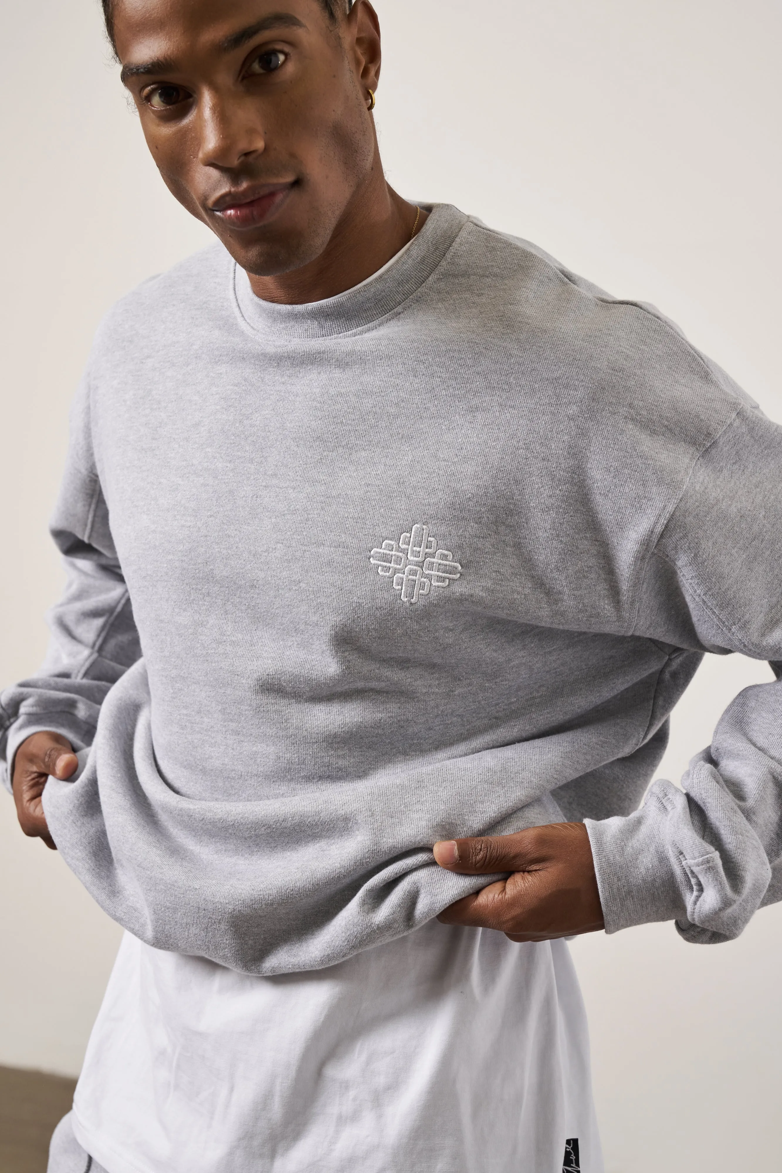 EMBROIDERY EMBLEM SWEATSHIRT - GREY MARL