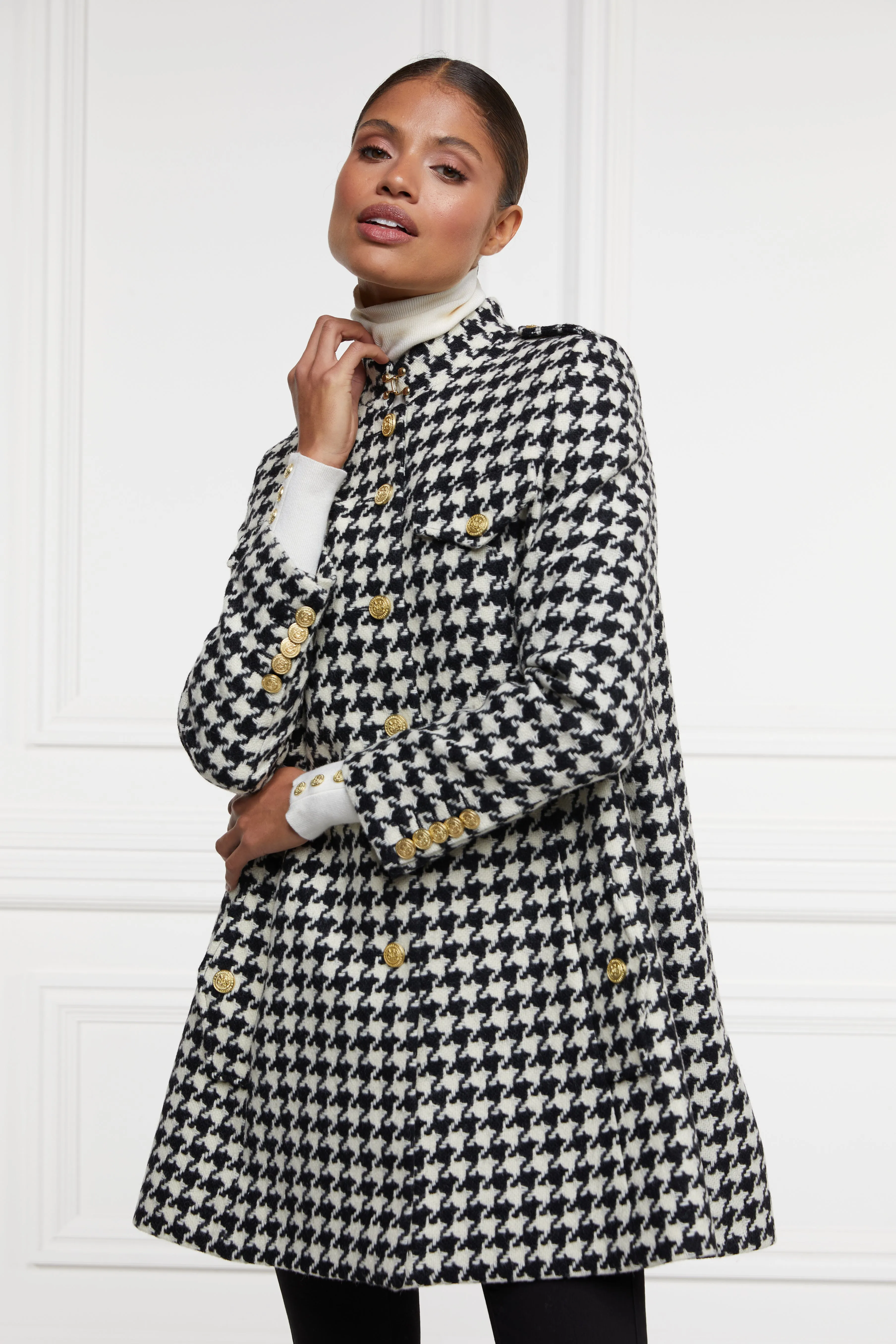 Jade's Houndstooth Cape Look (Large Scale Houndstooth)