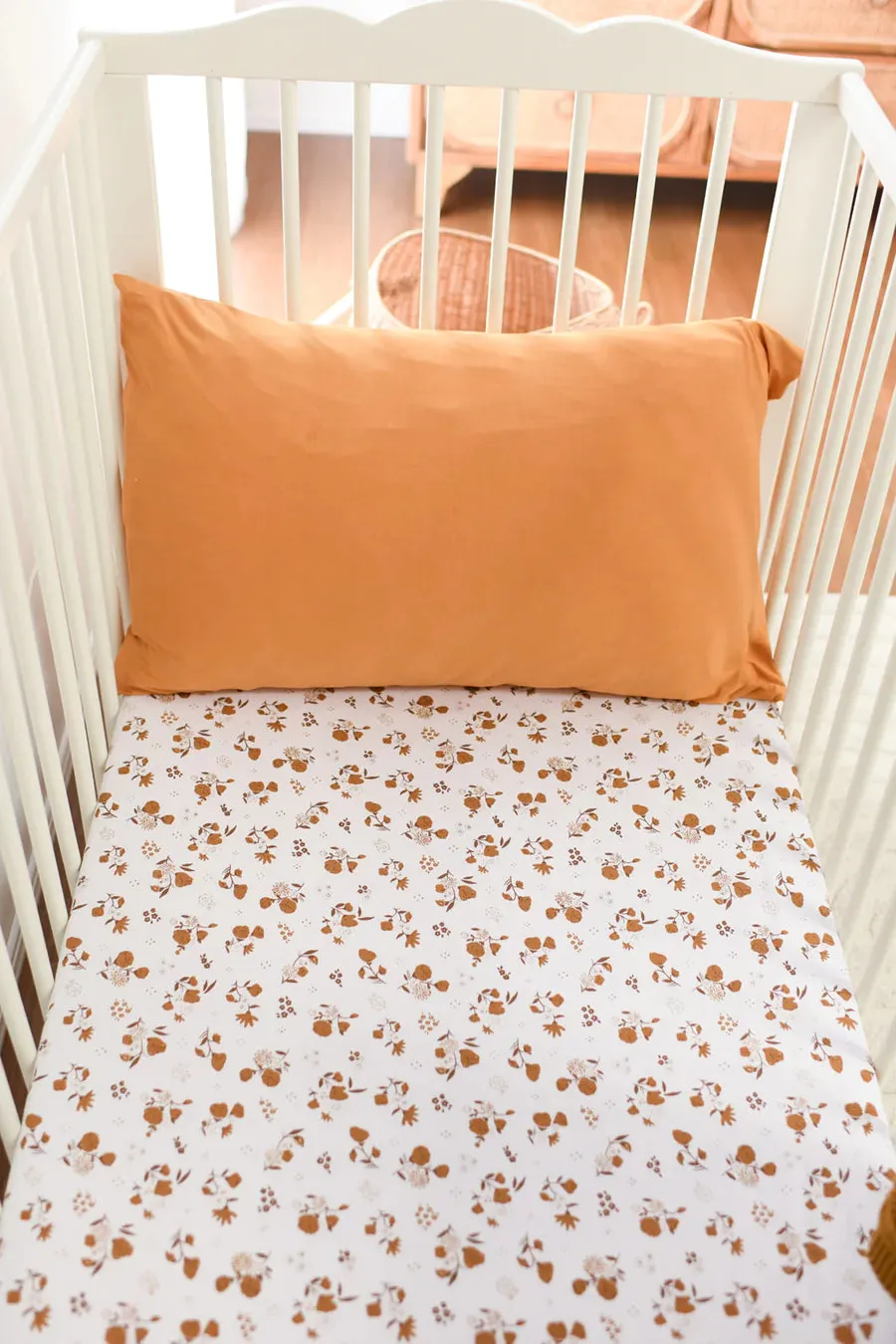 Luna Treasures bamboo cot sheet - desert daisy