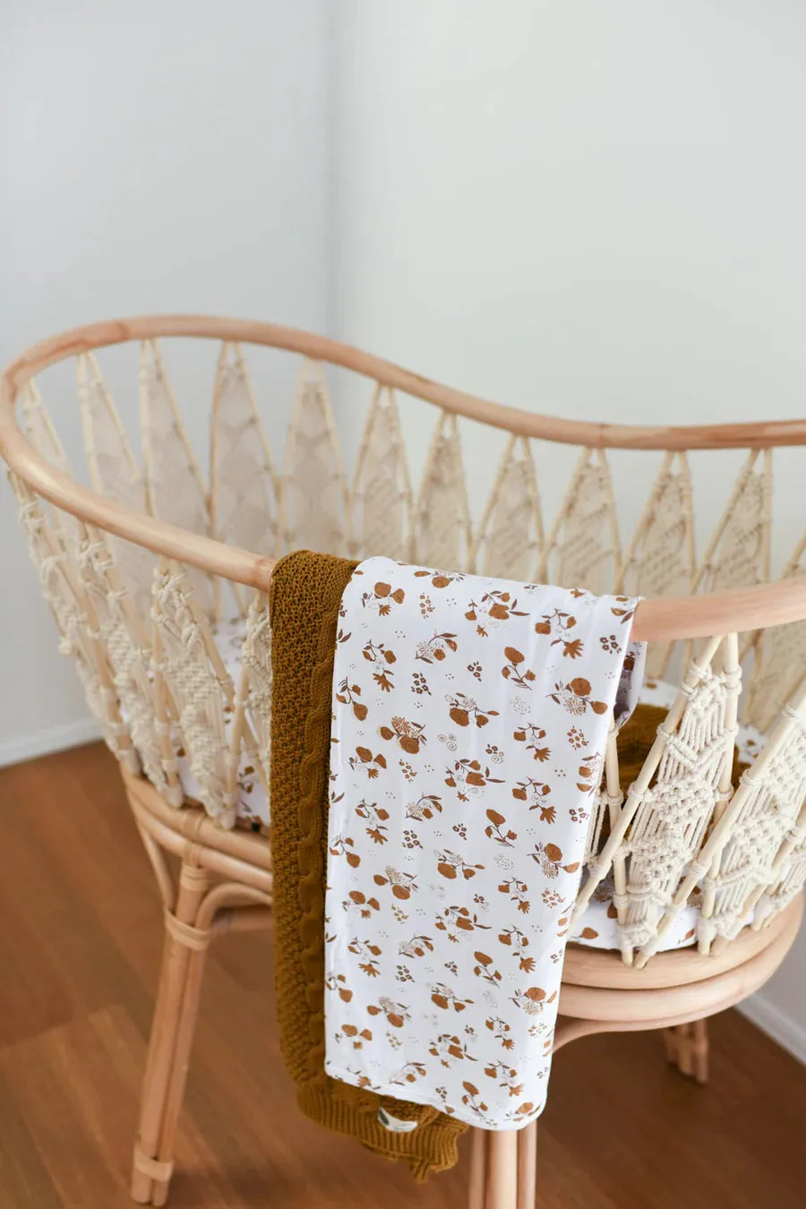 Luna Treasures bamboo cot sheet - desert daisy